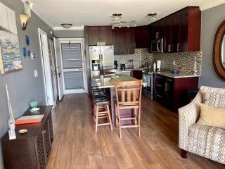 Excellent beach front community, golf course, tennis, sunny weather year round! - Fort Pierce - 6