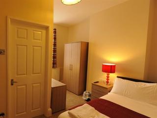 Gail's Guest House - Barry - 5