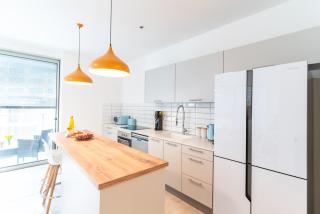 Sunlit Urban Escape with Balcony by Sea N' Rent - Tel Aviv - 0
