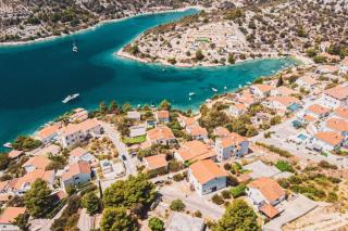 Fully renovated one bedroom apartment with a terrace - C - 0