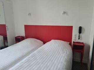 Hotel Bellevue - Chambon-sur-Lac - 1