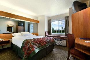 Microtel Inn & Suites by Wyndham Bozeman - 8