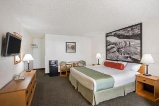 Super 8 by Wyndham Salina/Scenic Hills Area - Salina - 3