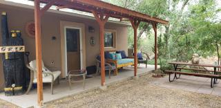 Grizzly Roadhouse Bed and Breakfast - 5
