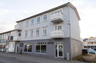 Central Apartment with Two bedrooms and Balcony- Strandgata 9 - Akureyri - 9