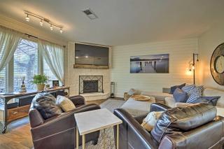 Modern Townhome with Patio, Next Door to Resort - Horseshoe Bay - 0