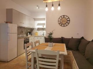 Helen's Minimal Studios & Apartments - Aliki - 4