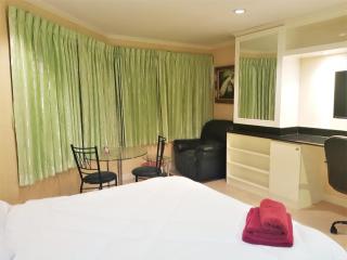 Thip condotel Jomtien studio apartment on soi 7 - 8