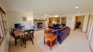 H5 Luxurious StoneHill Townhome with magnificent ski slopes view, hot tub! - 1