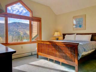 W4 Comfortable and spacious Bretton Woods condo with ski slope views, fireplace and fast wifi! - Carroll - 5