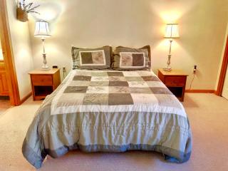 W4 Comfortable and spacious Bretton Woods condo with ski slope views, fireplace and fast wifi! - Carroll - 5