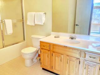 W4 Comfortable and spacious Bretton Woods condo with ski slope views, fireplace and fast wifi! - Carroll - 3