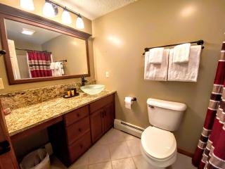 W1 Cozy and comfortable Bretton Woods condo with ski slope views fireplace - 1