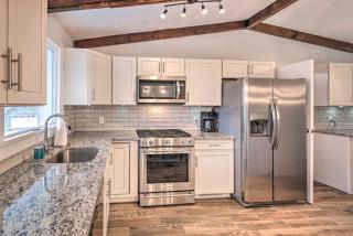 Laconia Hideaway Less Than 2 Miles to Lake Winnipesaukee! - Laconia - 2