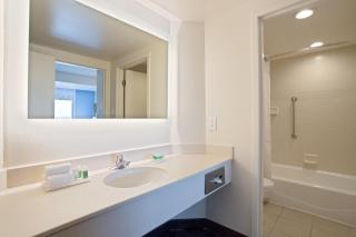 Holiday Inn & Suites Across From Universal Orlando by IHG - Orlando - 1