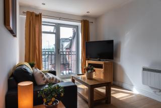 The Old Library - Modern Apartment near the Train Station and Racecourse - 0
