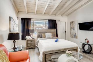 Coral Sands Boutique Lux Studio - 7