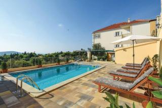 Apartments Meri with a pool - Seget Vranjica - Seget Vranjica - 0