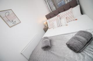 Stay in the Heart of Swansea- TV in Every Bedroom! - Swansea - 7