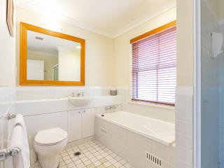 Villa 2br Riesling Villa located within Cypress Lakes Resort - Pokolbin - 3