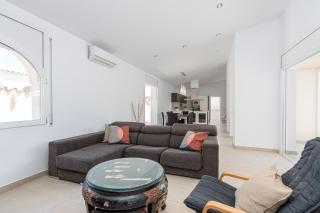 Goldhome - New house with private heated pool, parking, wifi, games room - 3