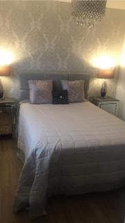 Double room with en-suite. Central for North West - 0