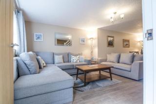 Harry's - 2 Bedroom Holiday Home - Tenby - 2