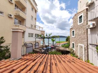 Fisherman House Apartments - 4