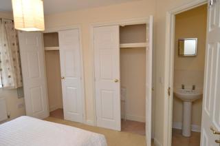 Fantastic 4 bed house with 3 bathrooms in pleasant location - 3