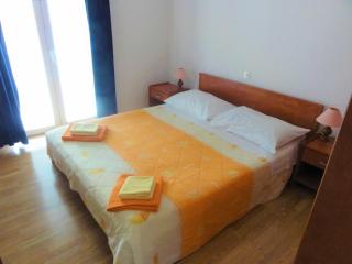 Apartment house Helena Primošten - Primošten - 9