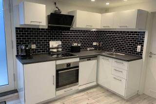 Modern renovated apartment suited for business consultants - in close distance to DT, DHL and UN campus - reserved parking - Bona - 9