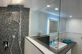 Modern renovated apartment suited for business consultants - in close distance to DT, DHL and UN campus - reserved parking - Bona - 7