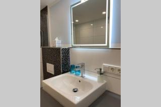 Modern renovated apartment suited for business consultants - in close distance to DT, DHL and UN campus - reserved parking - Bona - 6