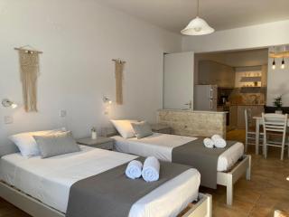 Helen's Minimal Studios & Apartments - Aliki - 3