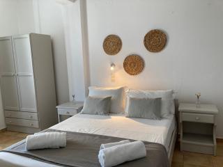 Helen's Minimal Studios & Apartments - Aliki - 1