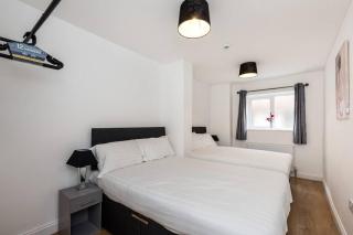 Liverpool City Centre - Fabulous 3 En-suite Bedrooms - Sleeps 10 People - 7