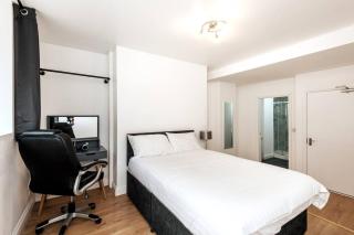 Liverpool City Centre - Fabulous 3 En-suite Bedrooms - Sleeps 10 People - 5