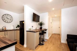 Liverpool City Centre - Fabulous 3 En-suite Bedrooms - Sleeps 10 People - 1