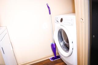 Easy Access 2b1bt luxury kingbed with pool sleeps 4 - Norcross - 9