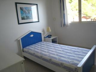 Villa de 250 m², climatisée, sur 2 niveaux au bord de l'eau - FR-1-100-243 - 3