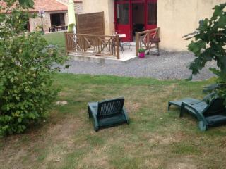 Gîte Charmant avec Piscine Couverte, WiFi et Terrasse Privative - Idéal Familles - FR-1-426-457 - 0