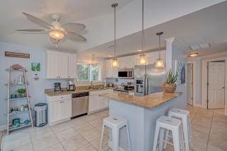 Salt Air East by Beach Retreats - Holmes Beach - 6