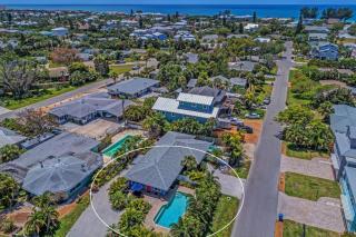 Salt Air East by Beach Retreats - Holmes Beach - 2