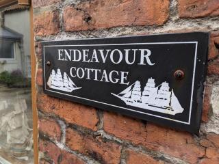 Endeavour Cottage Whitby Quiet Old Yard Fishermans Cottage - Whitby - 8