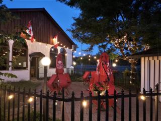 Jolly Roger Inn & Resort - 1