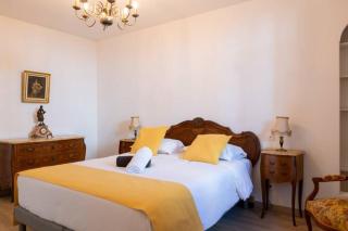 Bien d'exception en face du Palais des Papes - 1