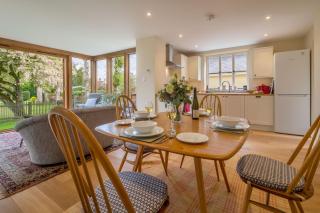 Gothic House Cottage - 1