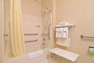 Quality Inn at Collins Road - Cedar Rapids - 5