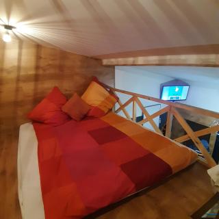 Pokoj z antresolą - 2