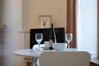 Dwellcome Home Ltd 1 Bed Apt, Half Mile to Union Street yet Quiet, Free Parking, Fast WIFI, Ideal for Long Term Contractor, etc Stays, Fully Equipped Kitchen, Regular Housekeeping Option - See Our Site for Assurance - Aberdeen - 2